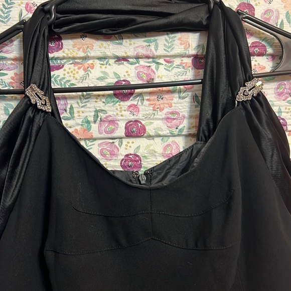 Formal dress - Picture 2 of 3